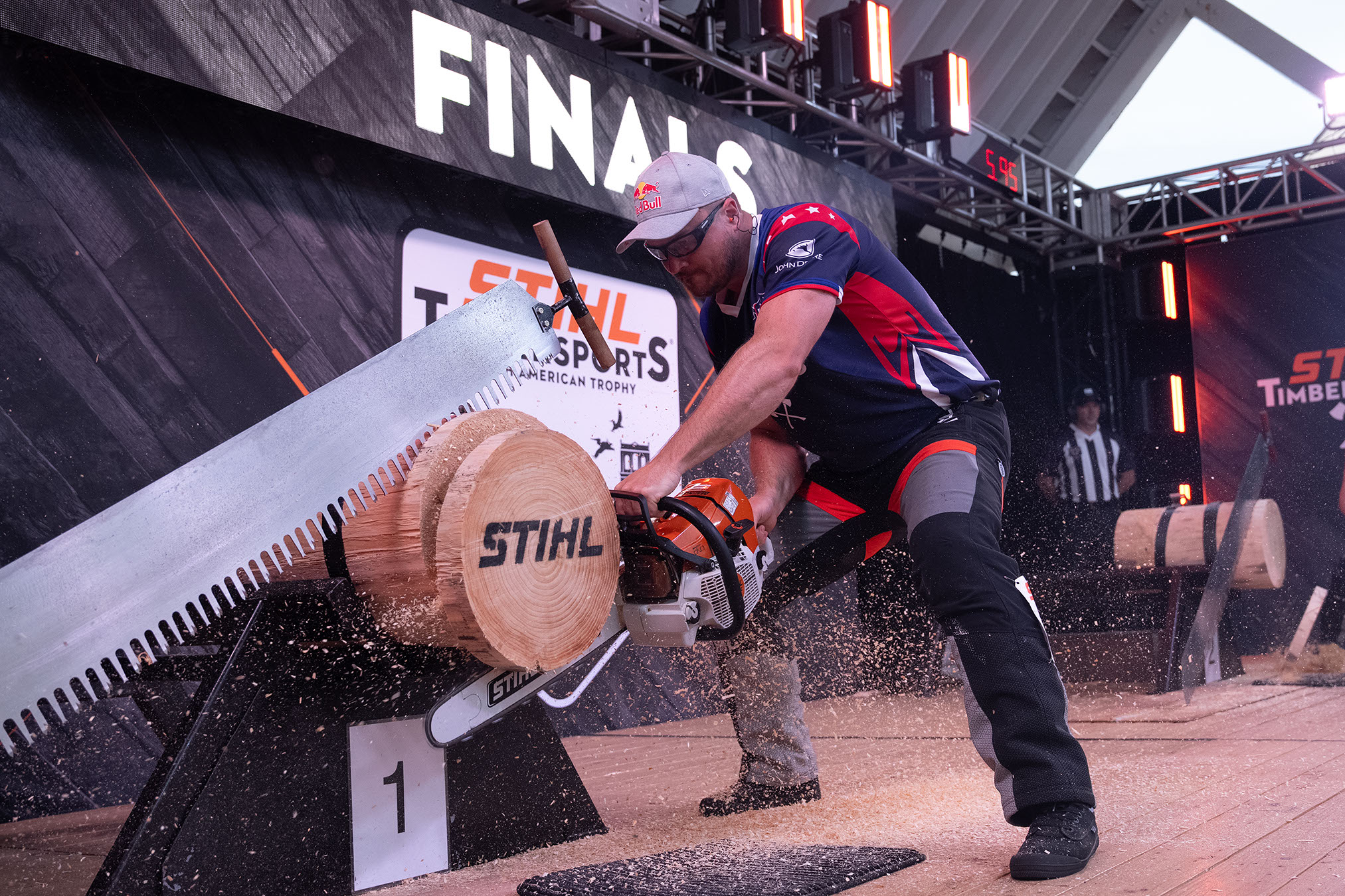 Der US-Athlet Matt Cogar auf der Stock Saw bei der North American Trophy 2025.